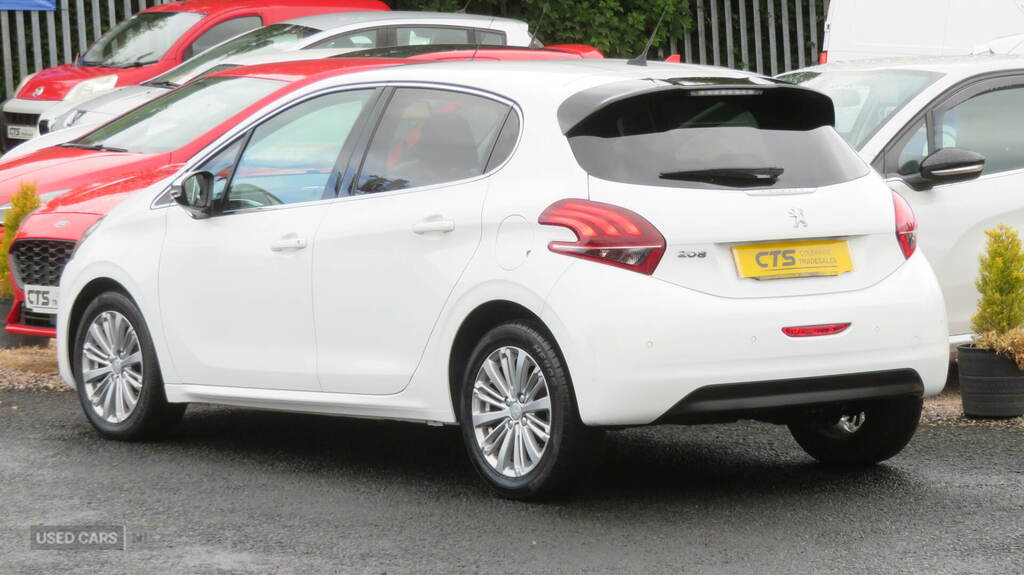 Peugeot 208 1.6 Bluehdi 100 Allure Start Stop White #6