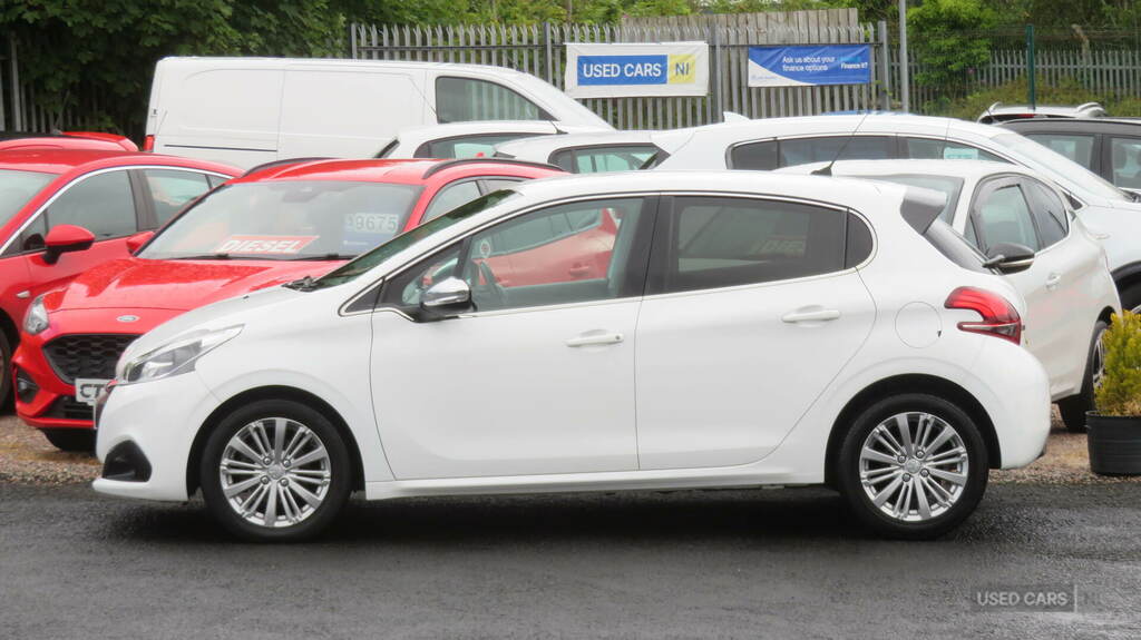 Peugeot 208 1.6 Bluehdi 100 Allure Start Stop White #5
