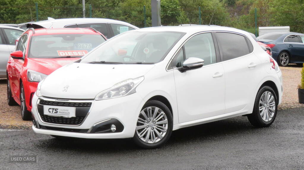 Peugeot 208 1.6 Bluehdi 100 Allure Start Stop White #4