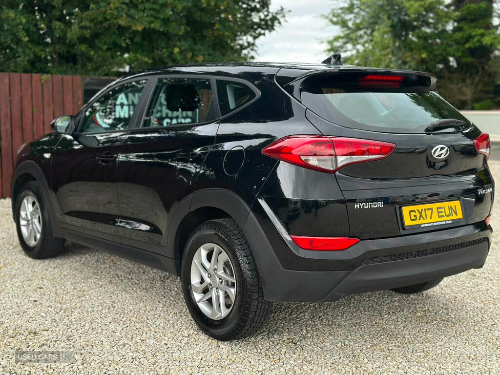 Hyundai Tucson 1.7 Crdi Blue Drive S 2Wd Black #4