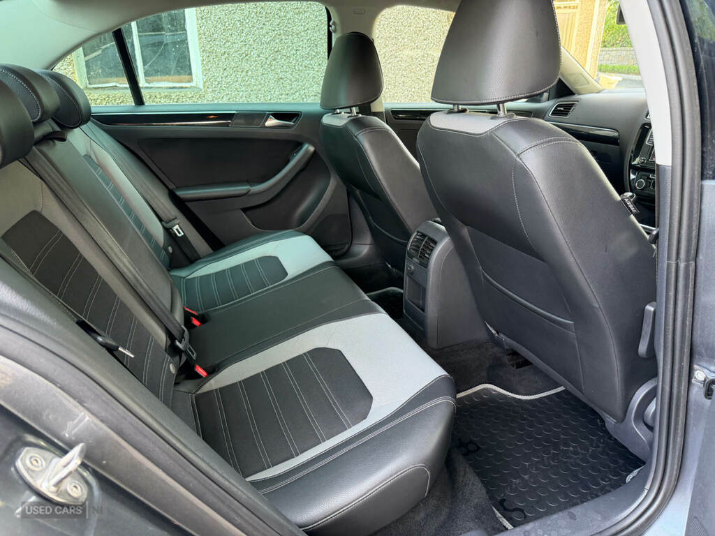 Volkswagen Jetta 2.0 Tdi Bluemotion Tech Grey #9