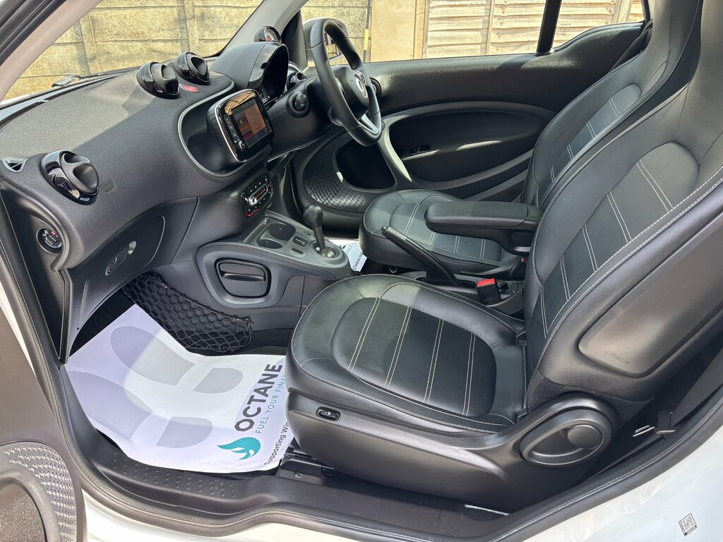 Smart Fortwo Coupe 1.0 Prime Premium Plus Coupe Twinamic White #3