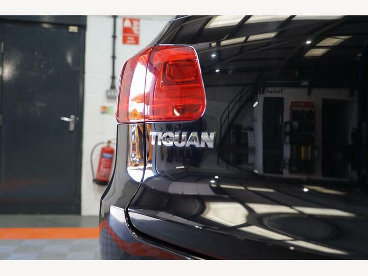 Volkswagen Tiguan Estate 2.0Tdi Bluemotion Tech Se 4Motion Dsg 2012 White #56