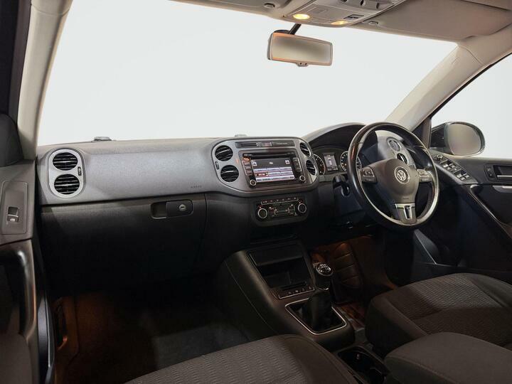 Volkswagen Tiguan Estate 2.0Tdi Bluemotion Tech Se 4Motion Dsg 2012 White #29
