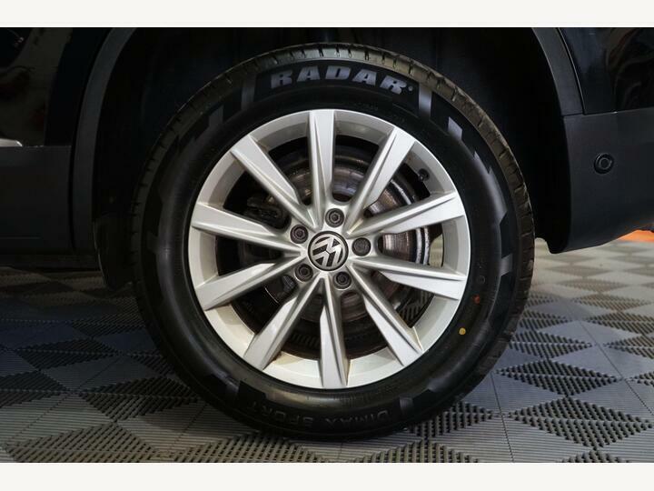 Volkswagen Tiguan 2.0 Tdi Bluemotion Tech Se 2Wd Euro 5 Ss Black #4