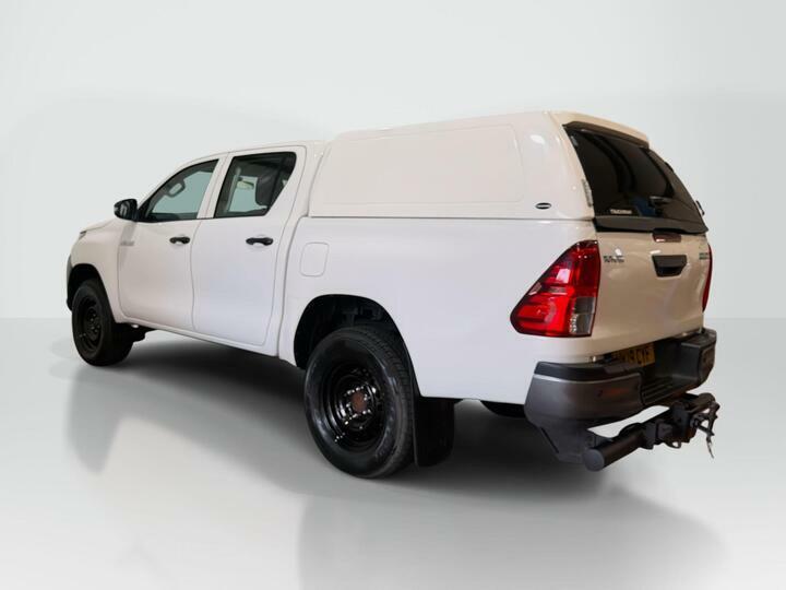Toyota HILUX 2.4 D-4d Active 4Wd Euro 6 3.5T White #2