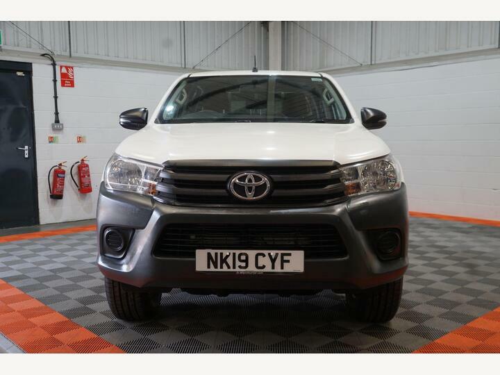 Toyota HILUX 2.4 D-4d Active 4Wd Euro 6 3.5T White #6