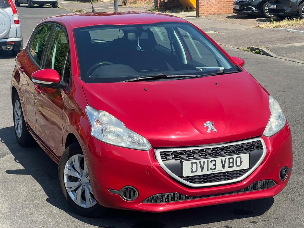 Peugeot 208 Access White #1