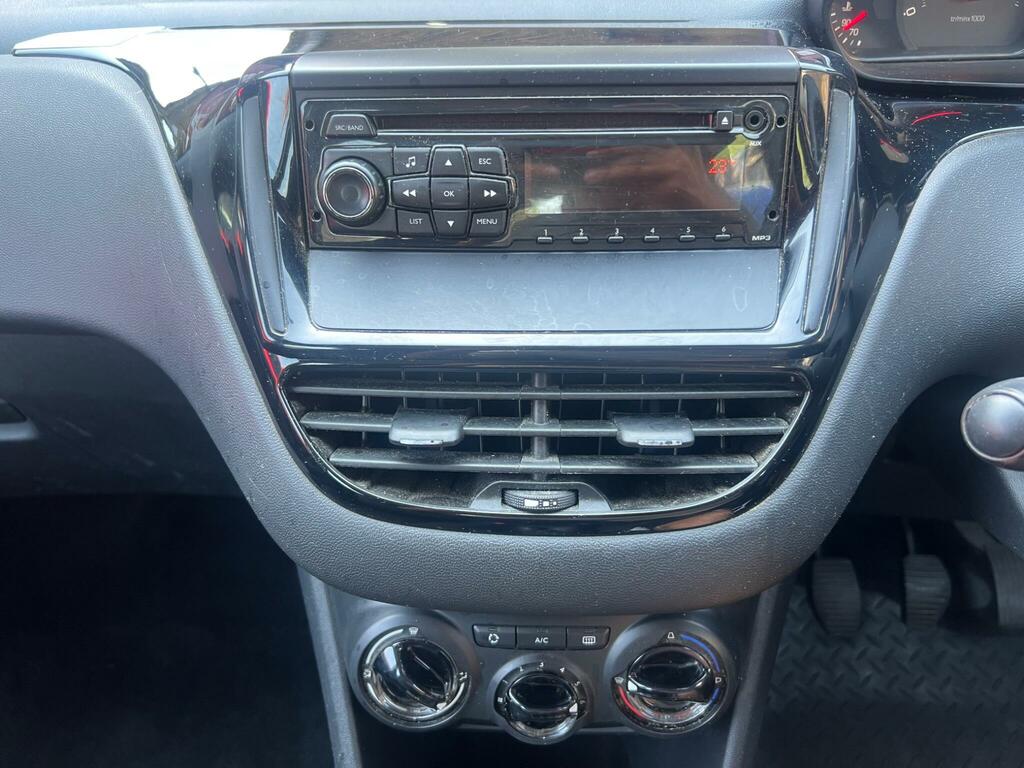 Peugeot 208 Access White #10