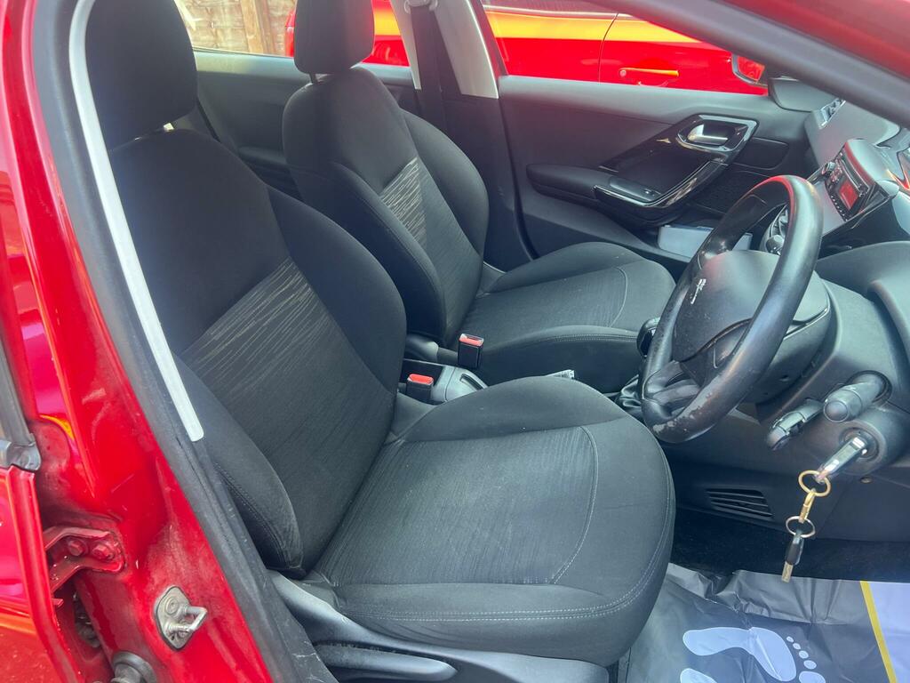 Peugeot 208 Access White #15