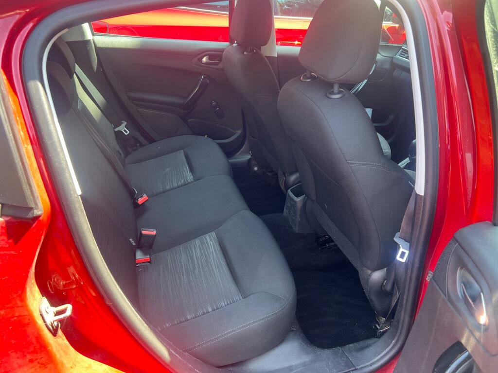 Peugeot 208 Access White #16