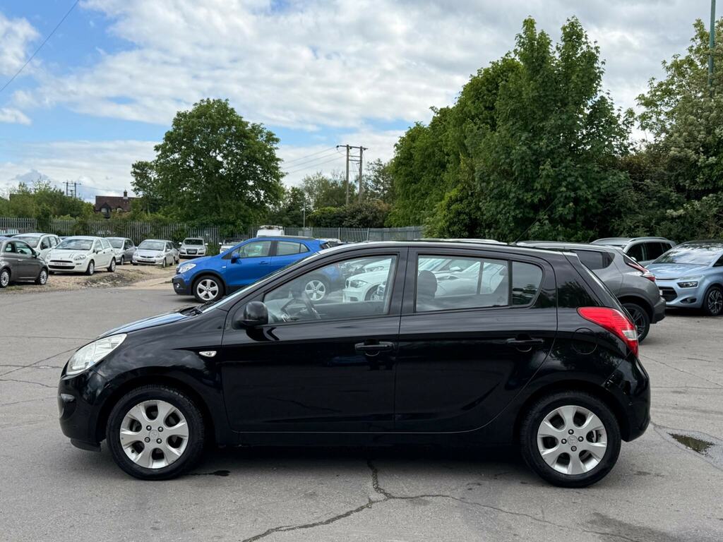 Hyundai I20 1.4 Comfort Euro 5 Black #4