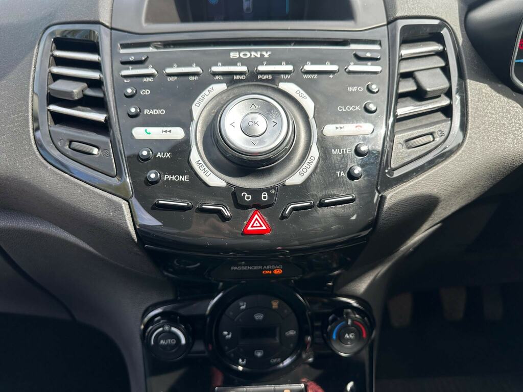 Ford Fiesta Fiesta St-line White #21