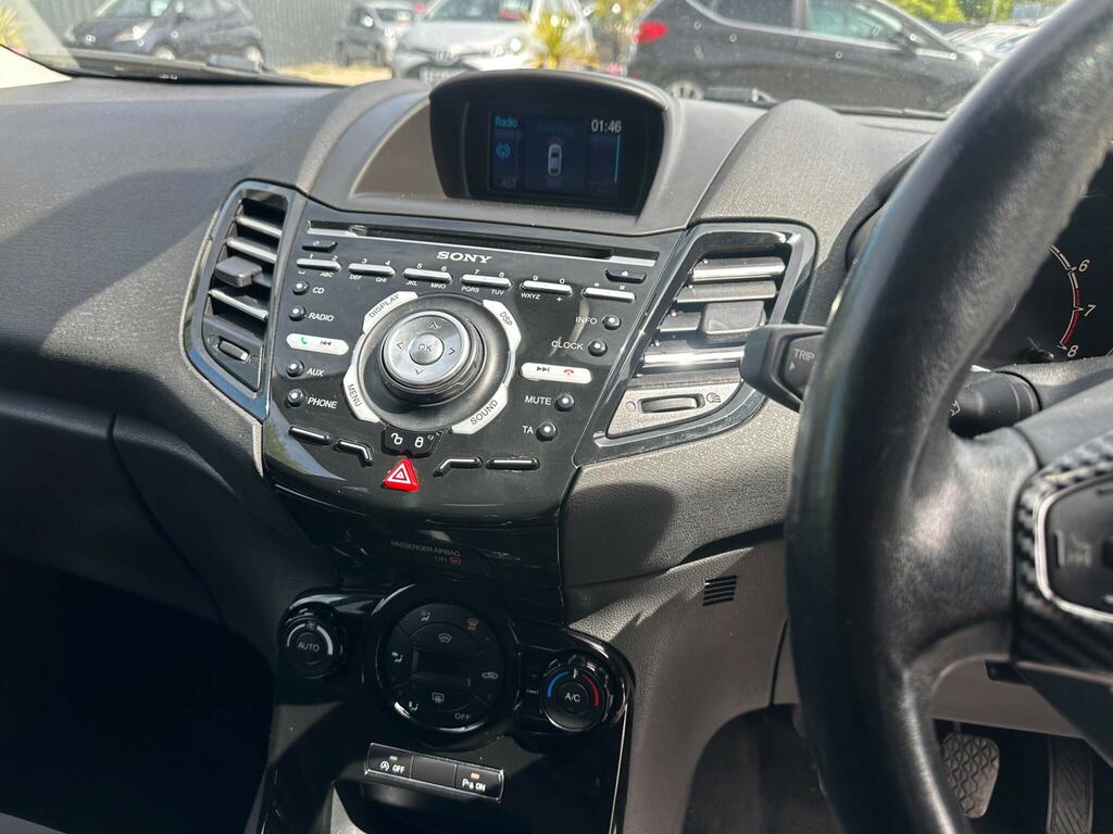 Ford Fiesta Fiesta St-line White #10