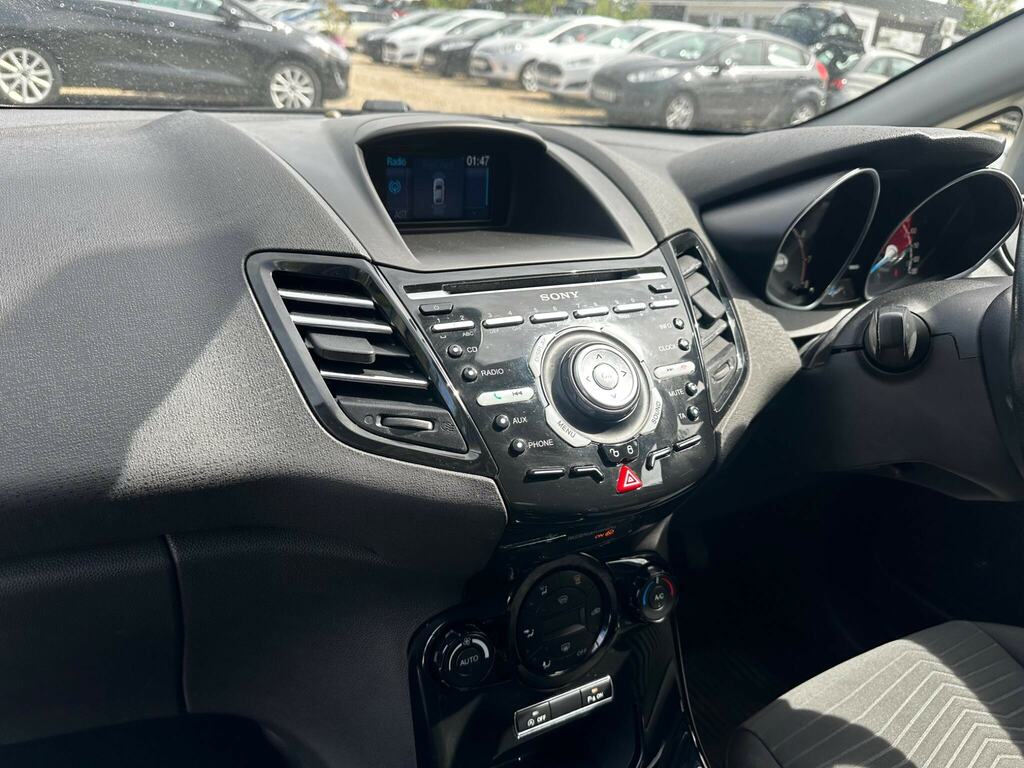 Ford Fiesta Fiesta St-line White #19