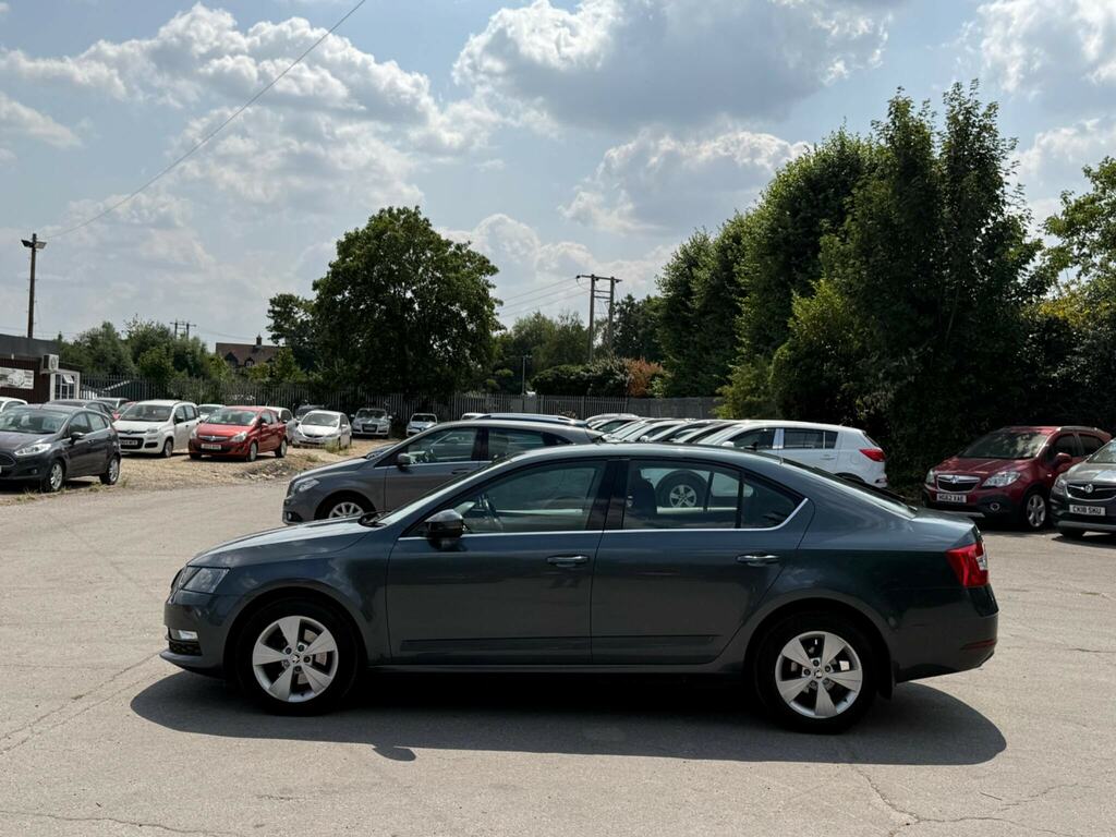 Skoda Octavia 1.0 Tsi Se Technology Euro 6 Ss GM19PZH Grey #4