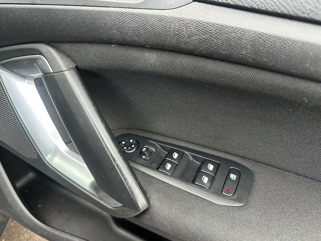 Peugeot 308 Hatchback Black #20