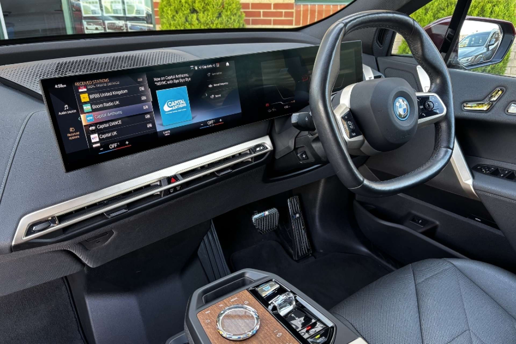 BMW iX 40 76.6Kwh M Sport Suv Xdrive Red