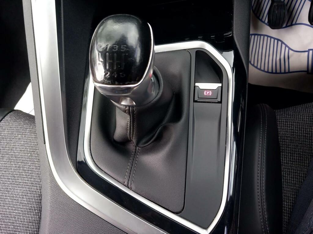Peugeot 3008 Allure White #22