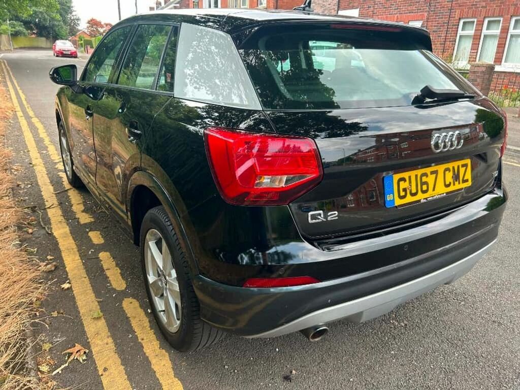 Audi Q2 Tdi Sport Black #4