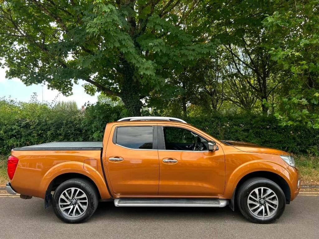Nissan Navara Dci Tekna 4X4 Shr Dcb Yellow #2