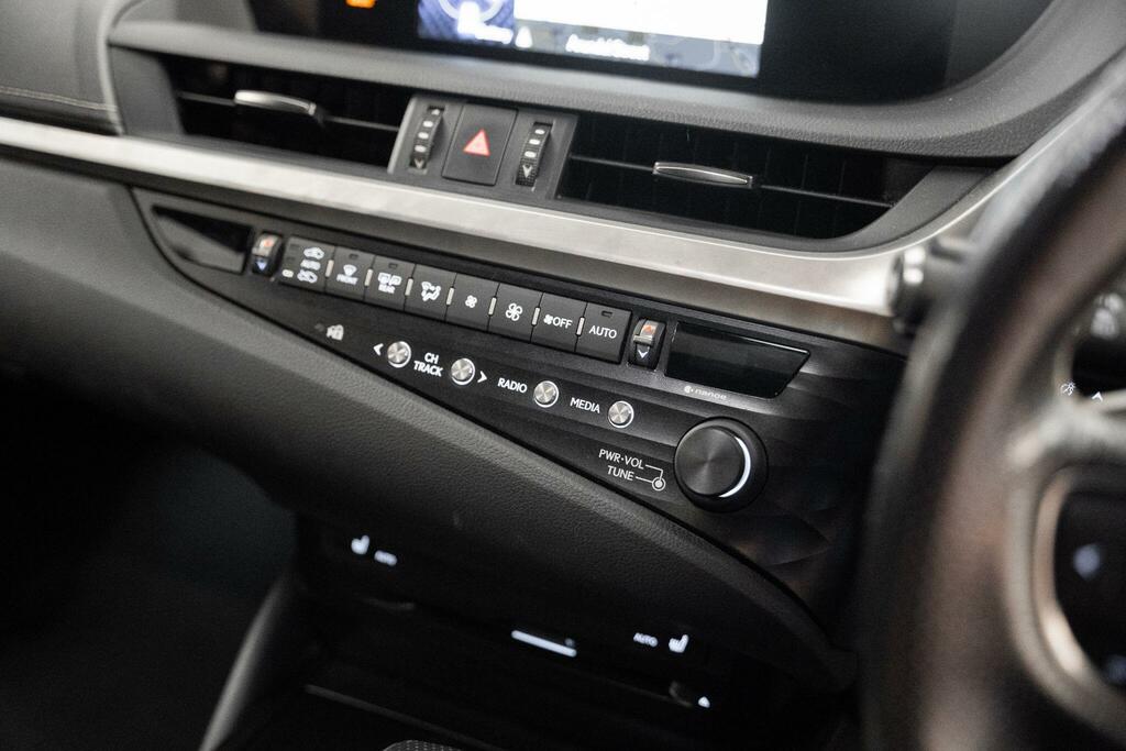 Lexus ES 2.5 Takumi Saloon Hybrid E Cvt Euro 6 Black #34