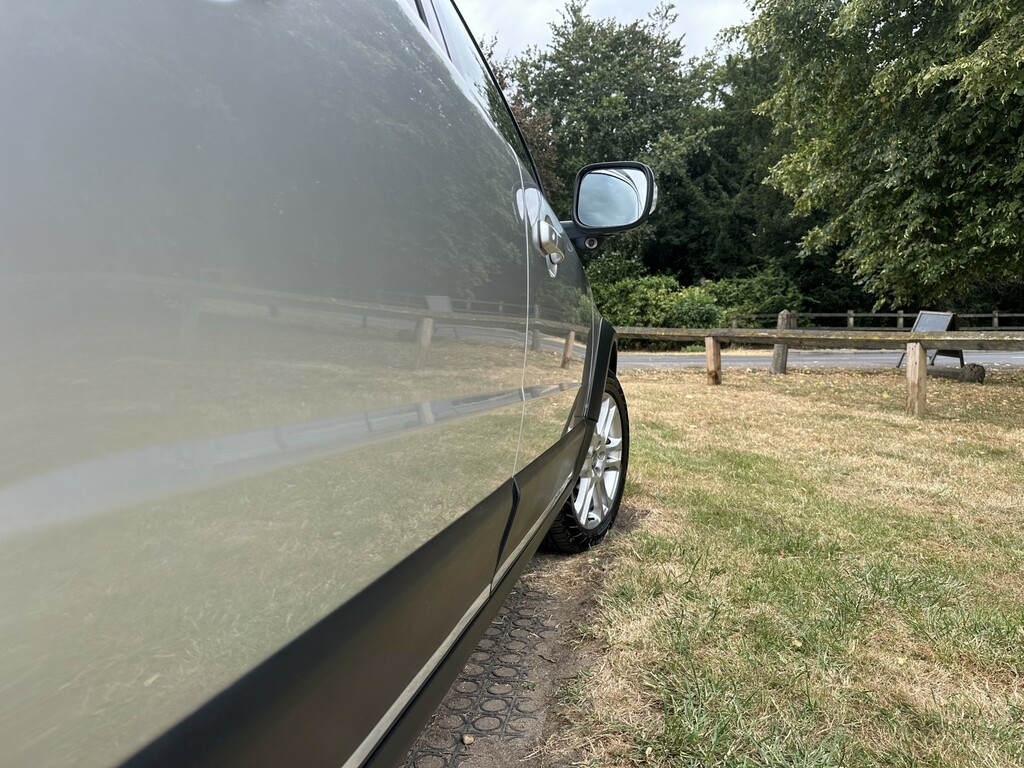 Volvo XC70 2.4 D5 Se Lux Silver #5