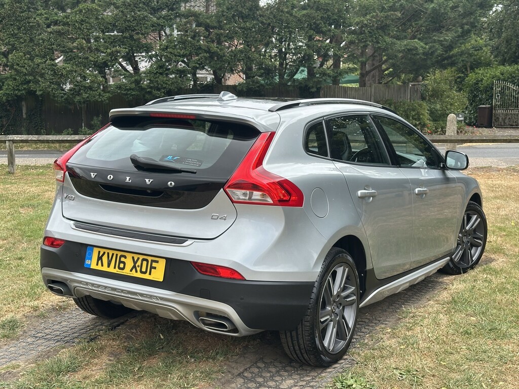 Volvo V40 Cross Country Hatchback 2.0 Lux Nav D4 2016 Silver #4
