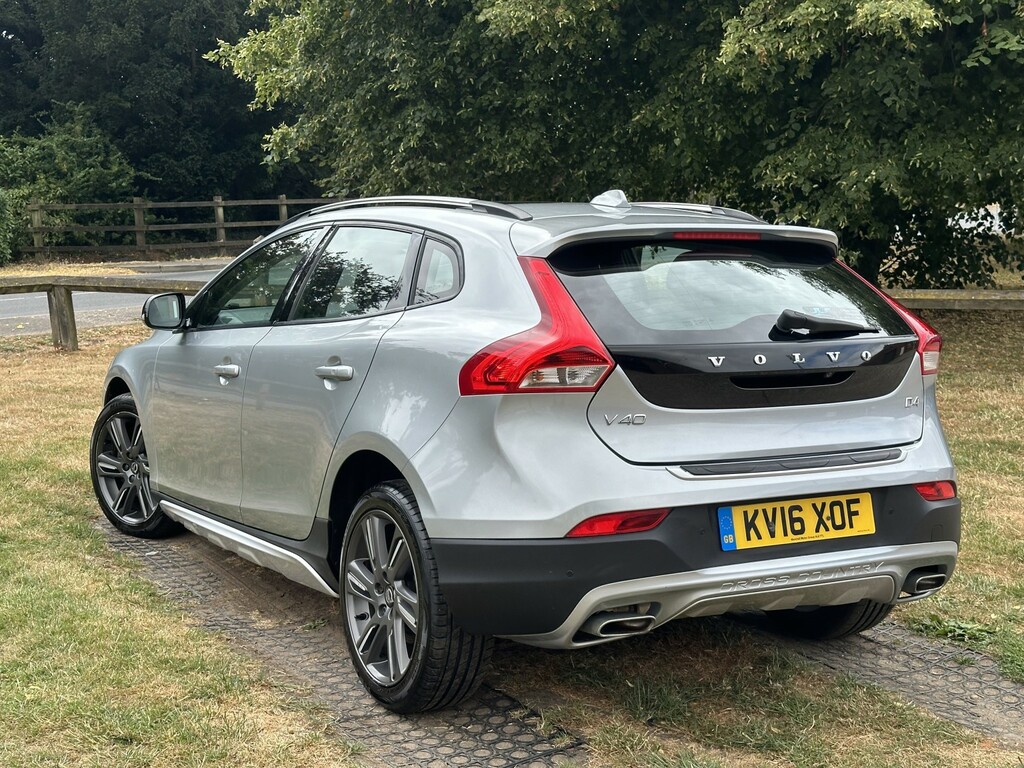 Volvo V40 Cross Country Hatchback 2.0 Lux Nav D4 2016 Silver #3