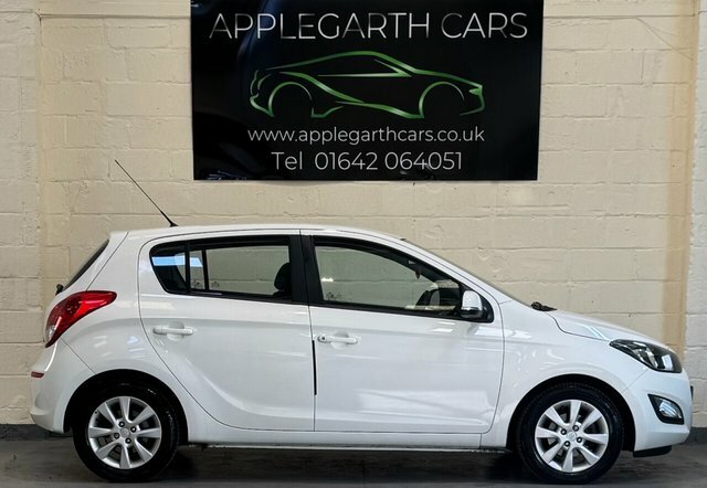 Hyundai I20 Active Hatchback White #2