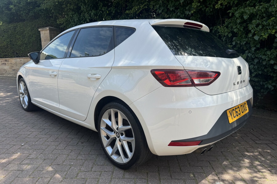 Seat Leon Hatchback White #6