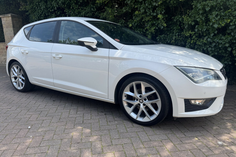 Seat Leon Hatchback White
