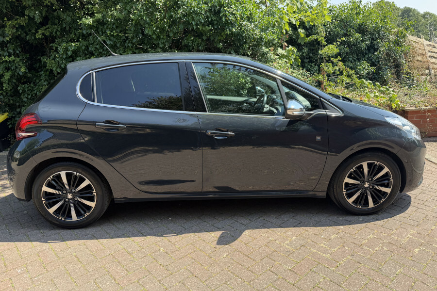Peugeot 208 Hatchback KX19ZAD Grey #3