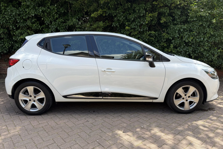 Renault Clio Hatchback White #4
