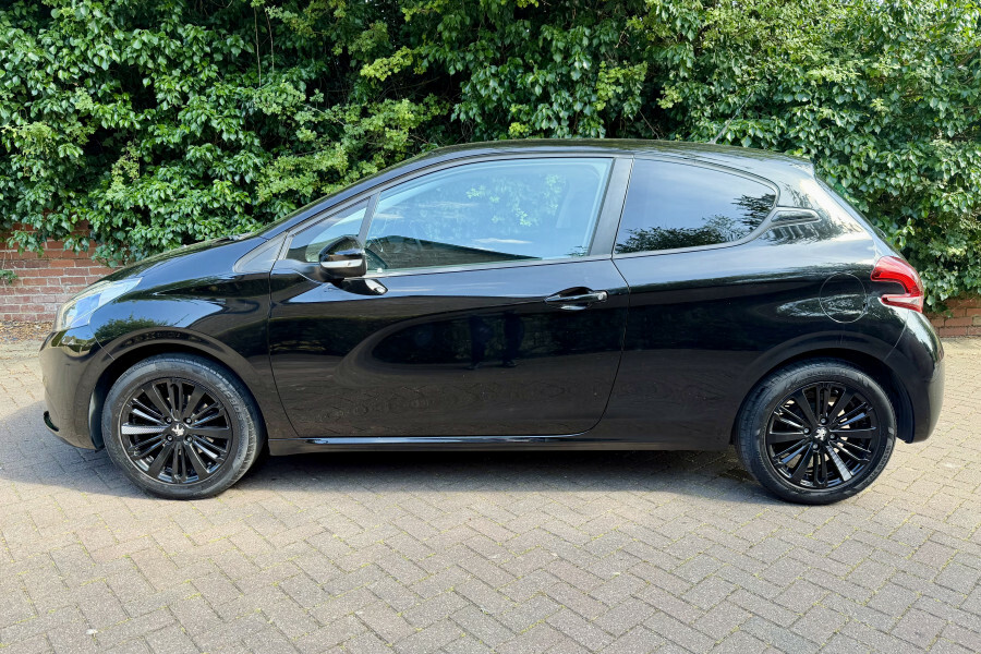 Peugeot 208 208 Black Edition GN18WDA Black #4