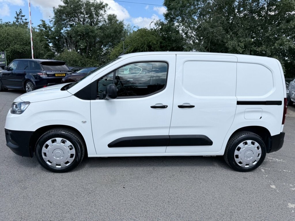 Toyota Proace City 1.5L Active White #4