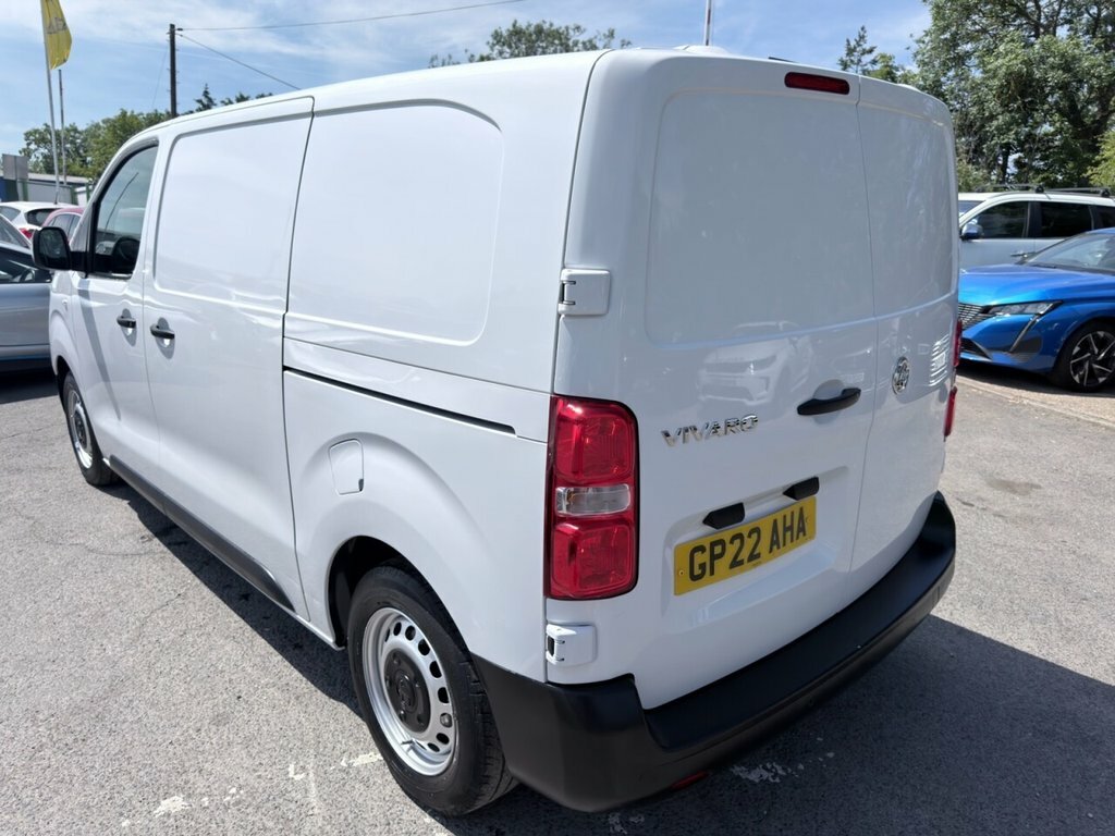 Vauxhall Vivaro 1.5L Dynamic 6Dr GP22AHA White #5