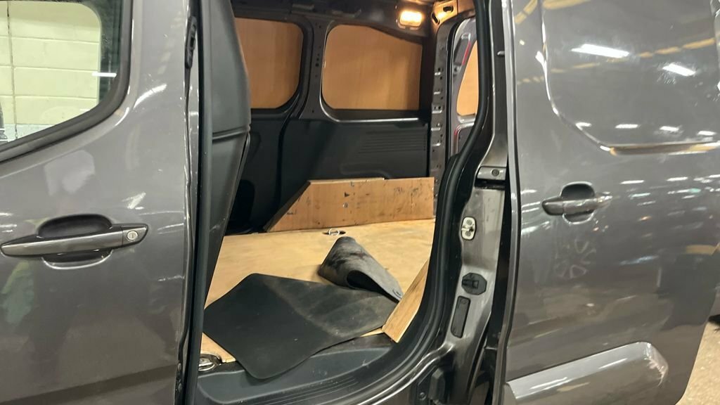 Peugeot Partner Bluehdi 950 Professional Premium White #10