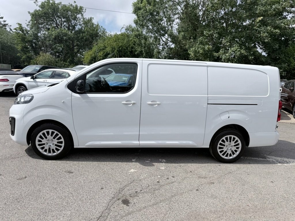 Vauxhall Vivaro 1.5L Pro 6Dr DP23ETA White #4