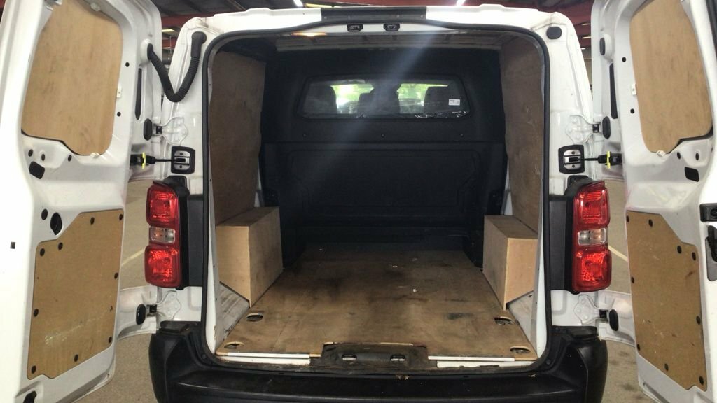 Vauxhall Vivaro 2L Prime 6Dr White #6