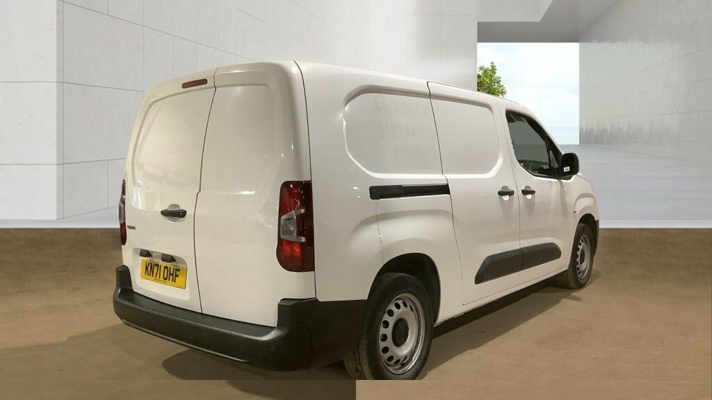 Vauxhall Combo 1.5L Dynamic White #3