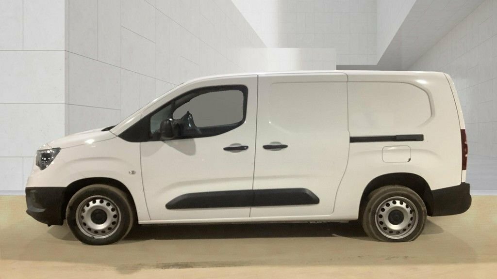 Vauxhall Combo 1.5L Dynamic White #5