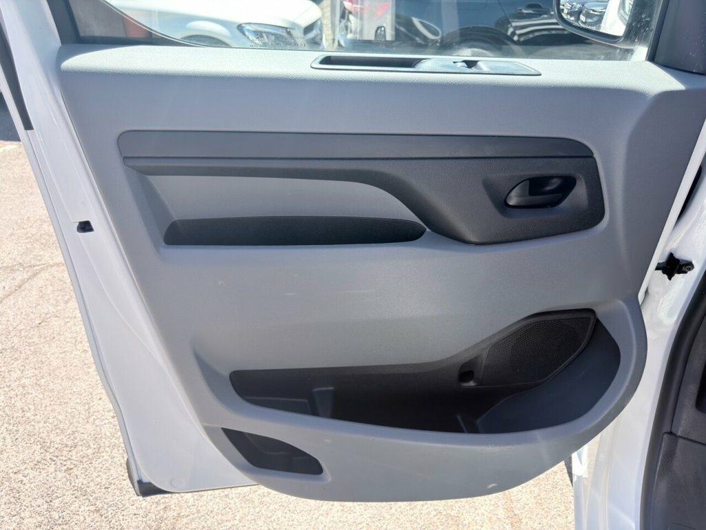Peugeot E-Expert E 1200 75Kwh Professional Standa... White #20