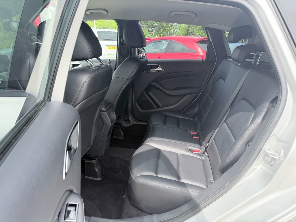 Mercedes-Benz B Class B180 Sport Cdi Blueefficiency Black #22