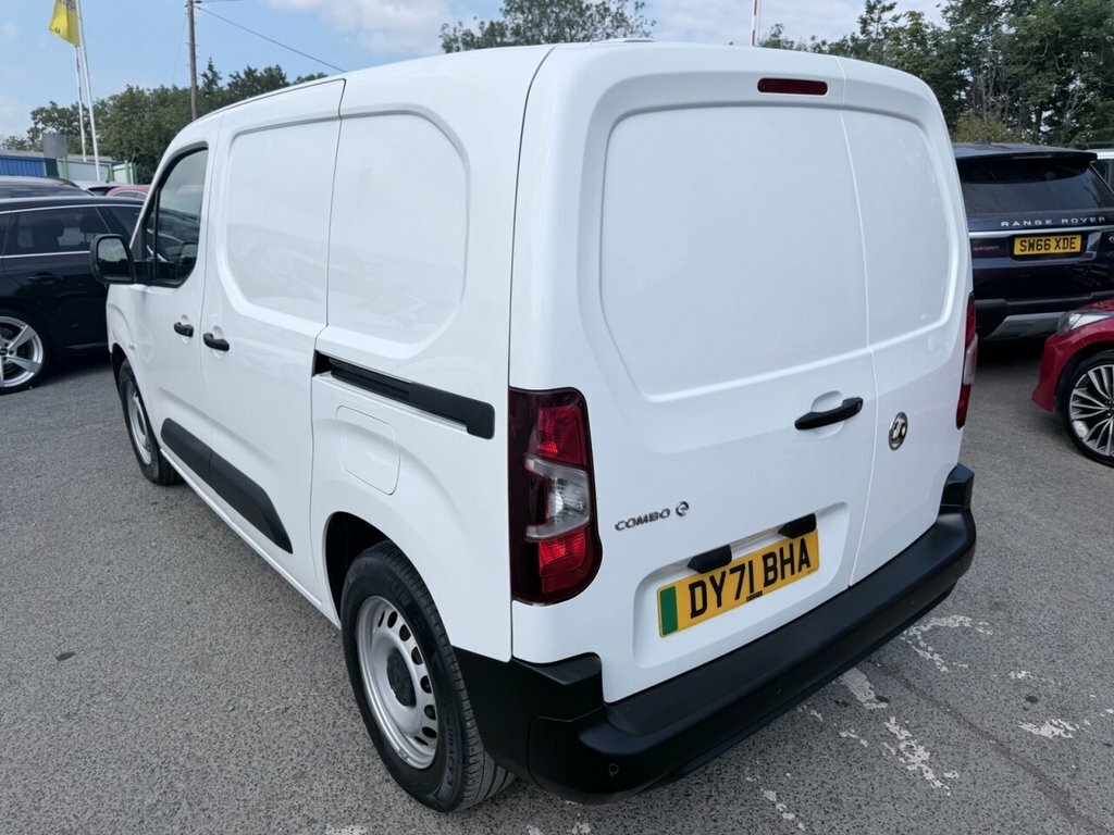 Vauxhall Combo-e Life Mpv White #3