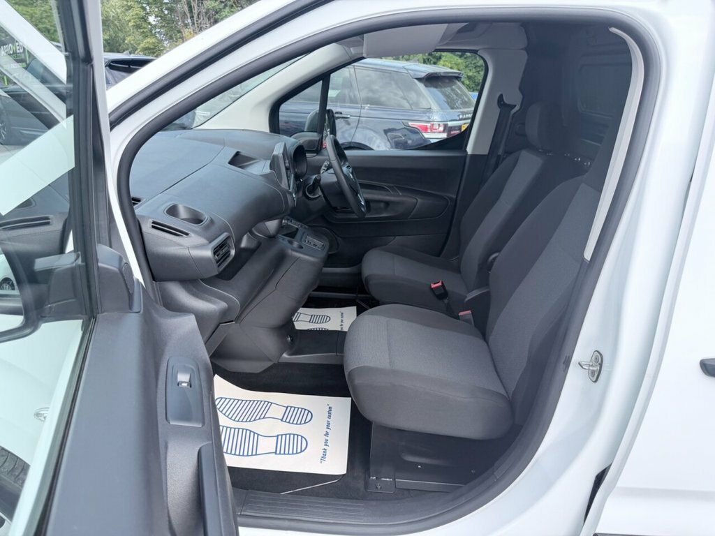 Vauxhall Combo-e Life 50Kwh Se 7 Seat, 7.4Kw Charger #15