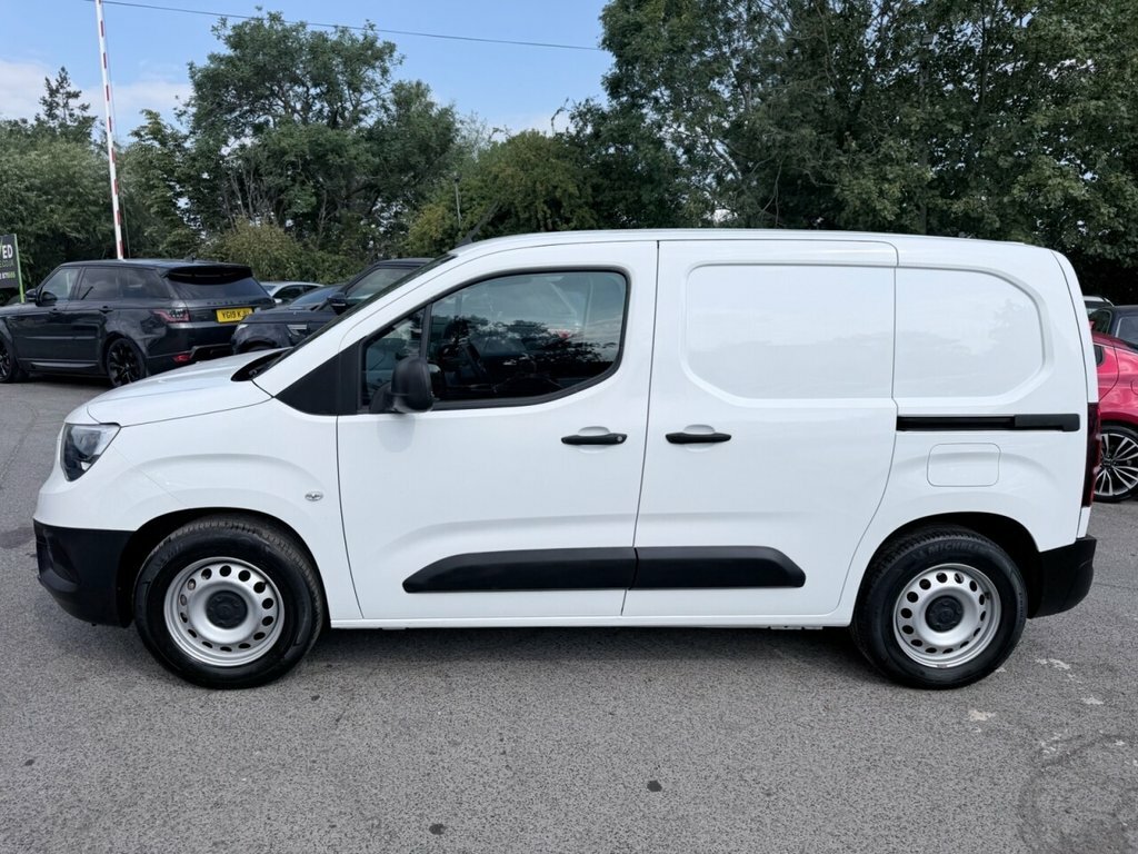 Vauxhall Combo-e Life Mpv White #2