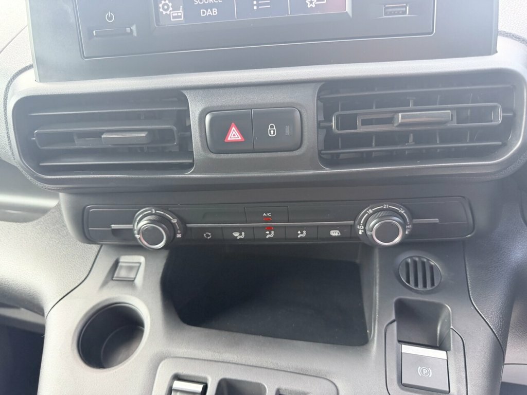 Vauxhall Combo-e Life 50Kwh Se 7 Seat, 7.4Kw Charger #22