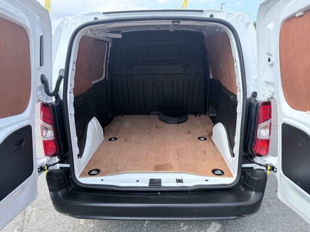 Vauxhall Combo-e Life 50Kwh Se 7 Seat, 7.4Kw Charger #12