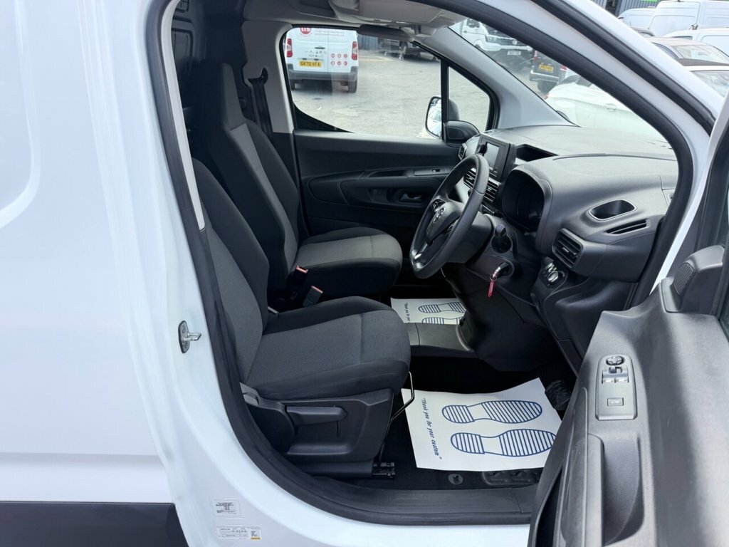 Vauxhall Combo-e Life 50Kwh Se 7 Seat, 7.4Kw Charger #10
